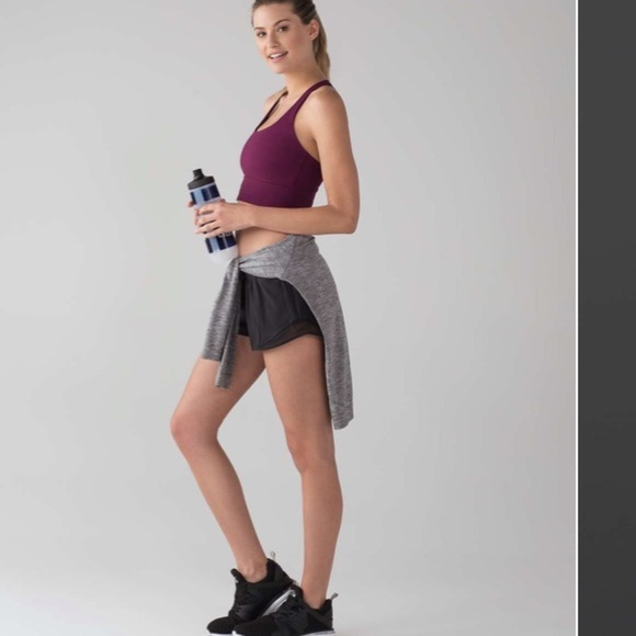 Lululemon Hotty Hot Short II *2.5"
Black Sz 8 - Picture 1 of 15